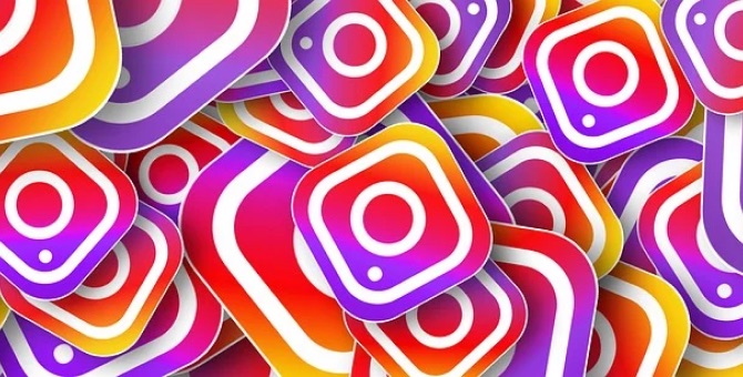 Осознанность, готический стиль и манифестации: Instagram назвал тенденции 2022 года