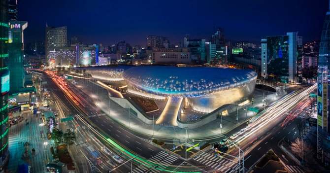 Культурный центр Dongdaemun Design Plaza от Захи Хадид в Сеуле