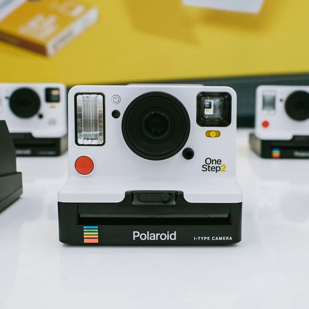 Polaroid 1970-х перевыпустили с USB-зарядкой, вспышкой и таймером