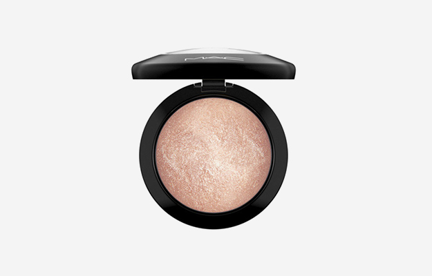 Mineralize Skinfinish от M.A.C, 2 450 руб.