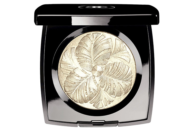 Chanel Camelia de Plume Highlighter