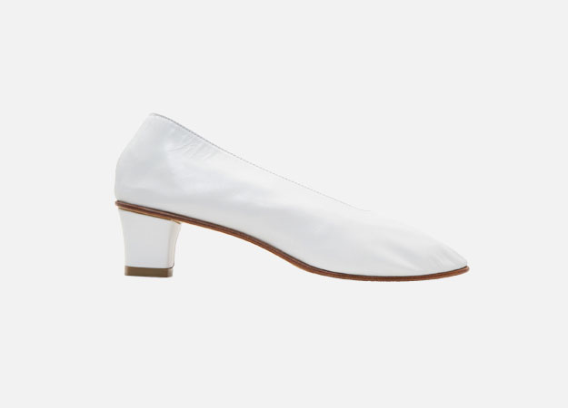 Туфли, Martiniano<p><a style=\"\" target=\"_blank\" href=\"https://www.ssense.com/en-us/women/product/martiniano/white-high-glove-heels/2146527?utm_source=2687457&amp;utm_medium=affiliate&amp;utm_term=10569670&amp;utm_content=Product%20Catalog\">Ssense.com</a></p>