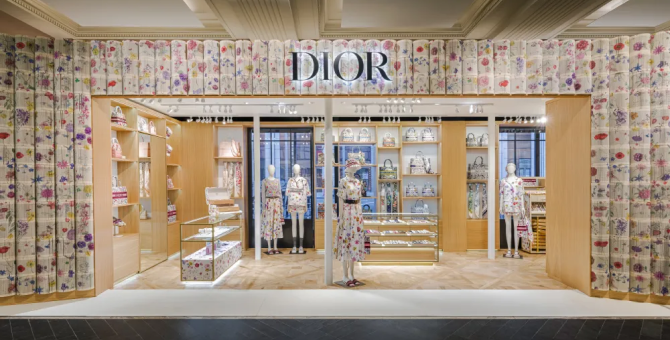 Dior запустил три летних поп-ап-магазина в универмаге Harrods